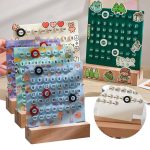 Bunter Lernkalender für Kinder mit Monats- und Wochentagen, ideal für die frühe Bildung und Organisation. Perfekt zum Lernen von Datum, Wochentagen und Monaten in spielerischer Form.