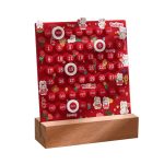 Dekorativer Schulkalender mit roten Mäusen, Tulpen und Monats- sowie Wochentagen, ideal für Kinderzimmer oder Klassenzimmer.