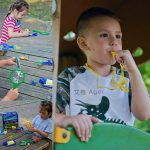 Kinder spielen mit einem wissenschaftlichen Spielzeug-Set, das verschiedene Experimente und Werkzeuge enthält, ideal für neugierige junge Wissenschaftler.