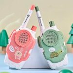 Spielzeug-Walkie-Talkies in Pastellfarben, ideal für Kinder, mit Tiermotiven und funktionalem Design, perfekt für Spiel und Kommunikation im Kinderzimmer.