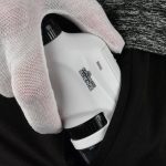 Wissenschaftlicher Entdecker in handlicher Form, ideal für Gadgets und Dekorationen, zeigt ein kompaktes wissenschaftliches Werkzeug mit weißen und schwarzen Elementen.