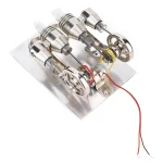 Wissenschaftlicher Kerzen-Generator mit Metallrädern und elektrischen Komponenten, ideal für Dekorationen und wissenschaftliche Experimente.
