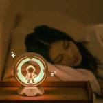Sternenprojektor mit Astronauten-Design, der eine beruhigende Lichtprojektion für Kinder bietet, ideal für Schlafzimmer und Kinderzimmer.