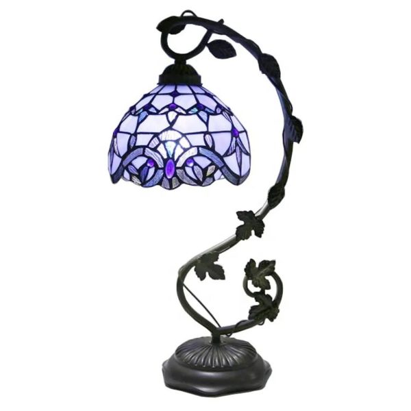 Elegante Tiffany-Style-Tischlampe mit buntem, mosaikartigem Lampenschirm in Blau- und Lilatönen, ideal für stilvolle Raumdekorationen.