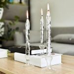 Elegante Kristallglas-Kerzen auf einem Tisch, ideal für wissenschaftliche Dekorationen oder stilvolle Raumgestaltung. Perfekt für besondere Anlässe oder wissenschaftliche Themen.