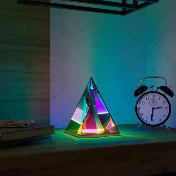 Leuchtendes Stern-Design mit farbwechselnder Beleuchtung und Wecker auf einem Holztisch, ideal für Dekoration und wissenschaftliche Gadgets.