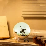 Innovatives Lichtthermometer in Kugelform mit LED-Beleuchtung, ideal für wissenschaftliche Dekorationen und moderne Raumgestaltung.