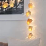 Stein-Lichterkette mit warmweißem Licht, dekorativ für Zuhause.