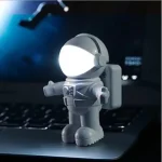 Kleiner Astronauten-Spielzeug mit leuchtendem Helm, ideal für Wissenschafts- und Raumfahrt-Dekorationen.
