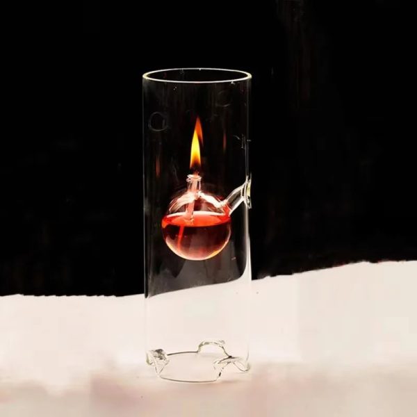 Glasröhre mit Chemikalie und Flamme, wissenschaftliches Experiment, Chemie, Labor, Wissenschaft, Forschung, chemische Reaktion, Glasgefäß, Laborgerät, chemisches Experiment, Wissenschaftsdekoratio.
