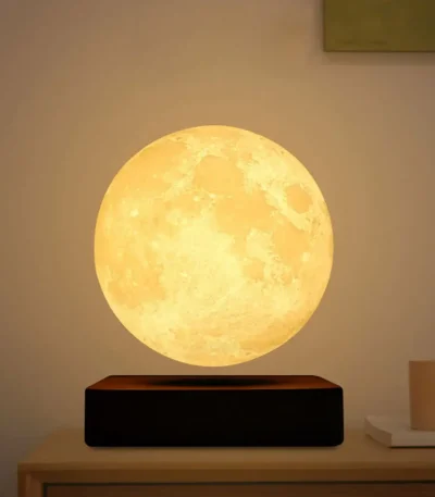 Mondlampe mit realistischer Oberfläche, die den Mond in voller Pracht zeigt, ideal als dekoratives Licht für Schlafzimmer oder Wohnzimmer.