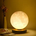Realistische Mondlampe als dekoratives Licht, ideal für Schlafzimmer und Wohnzimmer, schafft eine gemütliche Atmosphäre.