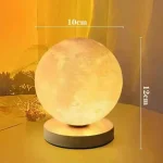 Dekorative Mondphasen-Lampe mit 10 cm Durchmesser, ideal für Schlafzimmer oder Wohnzimmer, schafft eine gemütliche Atmosphäre.
