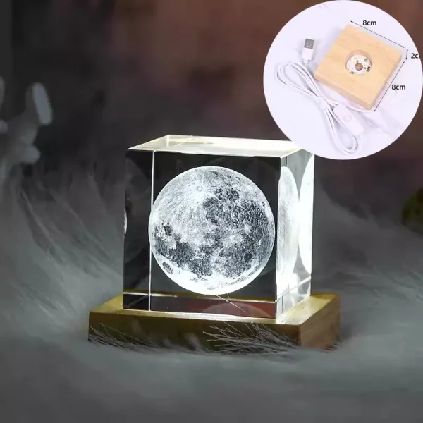Realistische 3D-Mondlampe mit Holzsockel, ideal für Schlafzimmer und Wohnzimmer, schafft eine beruhigende Atmosphäre.