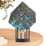 Hochwertiger Kristallwürfel als elegante Dekoration für Wissenschafts- und Raumfahrtliebhaber. Perfekt für Schreibtisch, Regal oder als Geschenk.