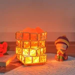 Dekorative Glaslampe mit warmem Licht.
