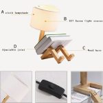 Kreatives wissenschaftliches Dekorstück mit Leselampe, Holzbasis und verstellbarem Gelenk, ideal für moderne Wohnräume und Büros.