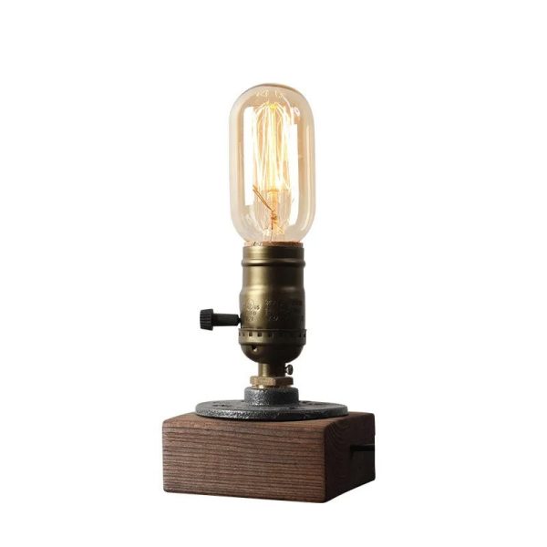 Antike Edison-Glühbirne auf Holzsockel, ideal für wissenschaftliche Dekorationen und Vintage-Innenraumgestaltung.