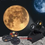 Teleskop mit 15 Mustern, ideal für Astronomie- und Wissenschaftsbeobachtungen, zeigt den Mond und den Himmel im Hintergrund.