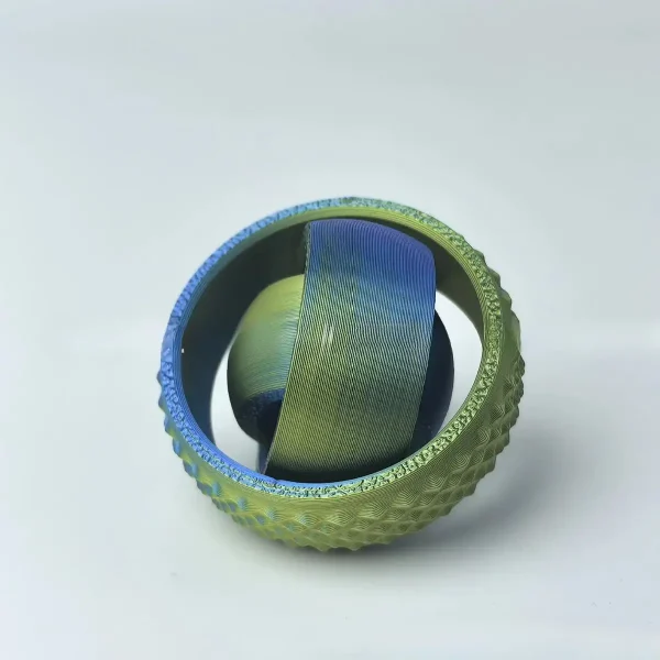 Wissenschaftliches Glasobjekt mit buntem, spiralförmigem Design, ideal als Dekoration oder Geschenk, inspiriert von wissenschaftlichen Elementen.