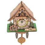Traditionelle Schweizer Kuckucksuhr mit detailreichen Tiermotiven, Holzgehäuse und mechanischem Uhrwerk, ideal für Dekoration und Sammler.
