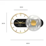 Moderne Wanduhr im wissenschaftlichen Stil mit goldfarbenem Rahmen und schwarzen Akzenten, ideal für Wissenschafts- und Dekorationsliebhaber.