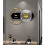 Zeitmesser mit Weltkarte und Monddesign, moderne Wanddekoration für Wohnzimmer oder Büro, stilvoll und funktional.