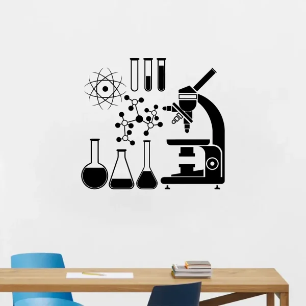 Wissenschaftliches Labor mit Mikroskop, Reagenzgläsern und chemischen Molekülen, ideal für wissenschaftliche Experimente und Forschung.