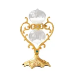 Elegante antike Glasvase mit goldener Verzierung, ideal für wissenschaftliche Dekorationen und Sammlerstücke. Perfekt für Liebhaber von historischen wissenschaftlichen Objekten.
