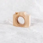 Kleine Holzkamera-Dekoration, handgefertigt, naturbelassen, ideal für Wissenschafts- und Dekorationsliebhaber, um einen wissenschaftlichen Akzent im Raum zu setzen.