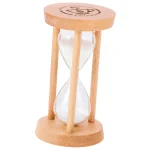 Klassische Sanduhr aus Holz mit transparentem Glasbehälter, ideal für Zeitmessung und Dekoration. Perfekt für Wissenschafts- und Dekorationsliebhaber.