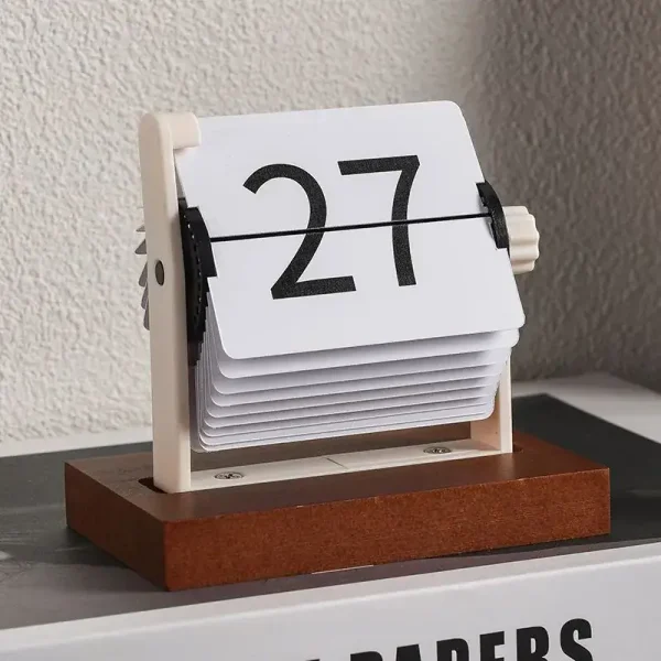 Vintage-Flip-Calendar auf Holzbasis, dekoratives wissenschaftliches Gadget für Büro oder Zuhause, stilvoller Zeitmesser im Retro-Design.