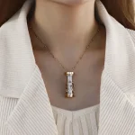 Elegante Halskette mit Reagenzglas-Anhänger, ideal für Wissenschafts- und Laborliebhaber, stilvoll und einzigartig. Perfekt als Geschenk für Wissenschafts-Enthusiasten.