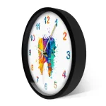 Bunte Wanduhr mit Farbklecks-Motiv, modernes Design, ideal für Wissenschafts- und Dekorationsliebhaber, perfekt für Büros oder Wohnzimmer.