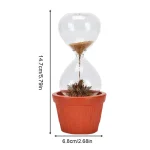 Dekorative Sanduhr in einem roten Blumentopf, die Sand durch die Mitte fließen lässt, ideal für wissenschaftliche Dekorationen und als originelles Geschenk.