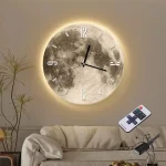 Stilvolle Wanduhr mit Mondphasen-Design und LED-Beleuchtung, perfekt für moderne Wohnräume und wissenschaftliche Dekorationen.