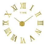 Uhr mit römischen Ziffern und goldfarbenem Zifferblatt, modernes Design, dekoratives Element für Wissenschafts- und Dekorationsliebhaber.