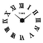 Moderne Wanduhr mit römischen Ziffern, schwarzes Zifferblatt und minimalistisches Design, perfekt für wissenschaftliche oder dekorative Zwecke.