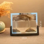 Dekoratives wissenschaftliches Experiment mit Sand, Wasser und Glasrahmen, zeigt Schichtenbildung und Wasserstand, ideal für Bildungs- und Dekorationszwecke.