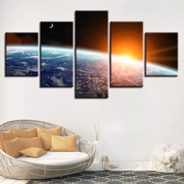 Hochwertiges Wandbild eines Raumfahrtszenarios mit Erde, Mond und Sonnenaufgang, perfekt für Wissenschafts- und Dekorationsliebhaber.