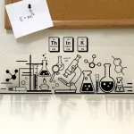 Dekoratives Wandbild mit chemischen Formeln und Labor-Illustrationen, ideal für Wissenschafts- und Chemie-Enthusiasten.