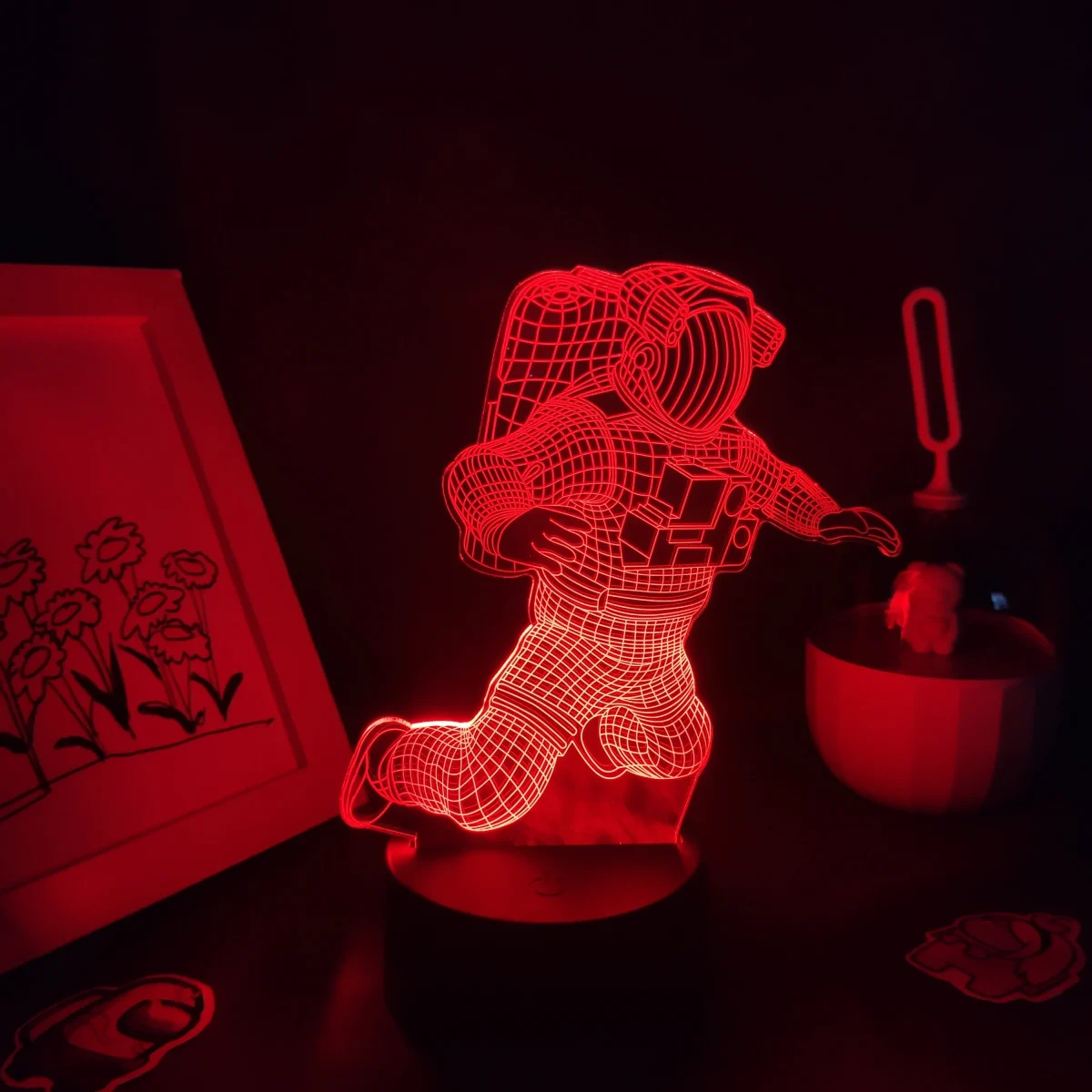 Leuchtende 3D-Astronautenfigur in Neonrot, ideal für wissenschaftliche Dekorationen und Raumfahrt-Themen. Perfekt für Sammler und Science-Fans, die futuristische Akzente setzen möchten.