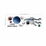 Illustration eines Astronauten im All mit Planeten und Satelliten, begleitet vom Text "I NEED MORE SPACE" – ideal für Wissenschafts- und Raumfahrtdekoration.