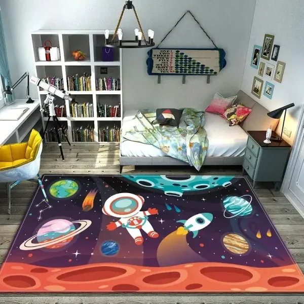 Hochwertiger Weltraum-Teppich mit Astronauten- und Planetenmotiven, ideal für Kinderzimmer oder Spielbereiche, schafft eine faszinierende Weltraumatmosphäre.