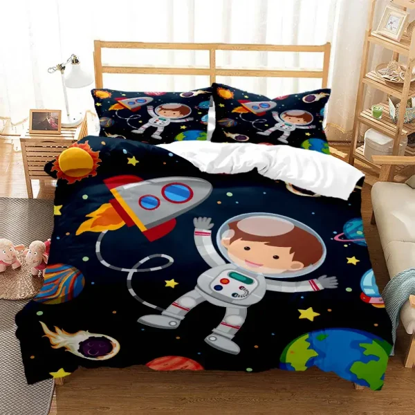 Kinderbettwäsche mit Astronaut, Rakete und Planeten im Weltraum-Design, perfekt für kleine Weltraumfans.