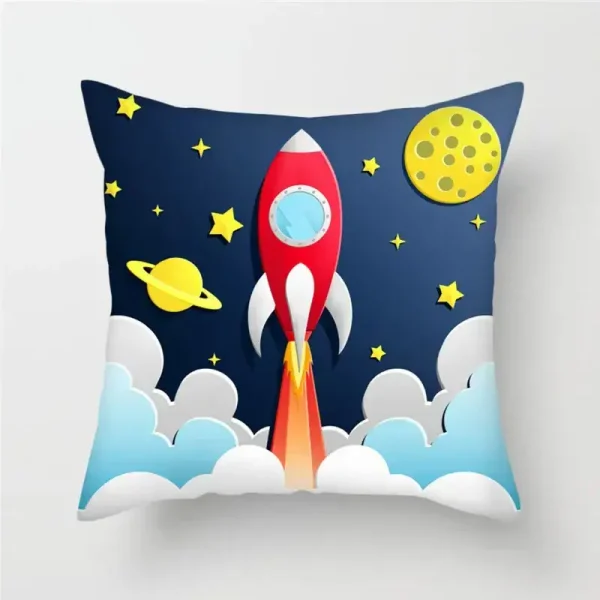 Kissen mit Weltraummotiv, Rakete, Planeten und Sternen, ideal für Kinderzimmer oder Science-Fans.