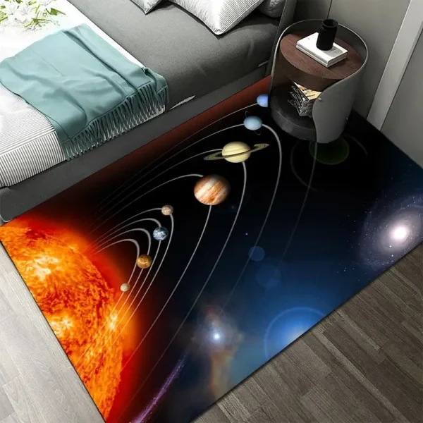Detaillierter Teppich mit Sonnensystem-Design, zeigt die Planeten und die Sonne in lebendigen Farben, ideal für Wissenschafts- und Raumfahrtliebhaber.