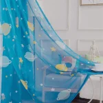 Hochwertiges, transparentes Stofftuch mit Weltraummotiv, ideal für Kinderzimmerdekoration, Geburtstagsfeiern oder thematische Partys.