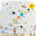 Bunte Illustration des Sonnensystems mit Planeten, Astronauten und Raumfahrzeugen, ideal für Wissenschafts- und Bildungsdekorationen.