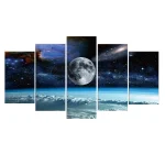 Blick auf den Mond im Weltall mit Erde im Hintergrund, umgeben von Sternen und Galaxien, ideal für wissenschaftliche Dekorationen und Raumfahrt-Designs.